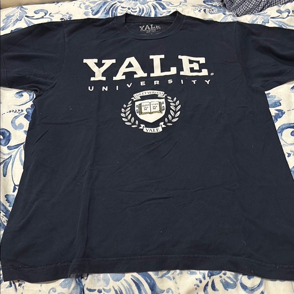 YALE University Navy T-Shirt New